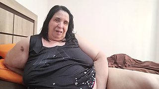 PalmiraGordi shows off her hot pussy she is about to enjoy