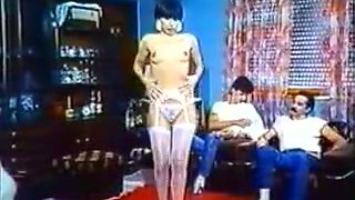 Beautiful classic slut in home style threesome sex