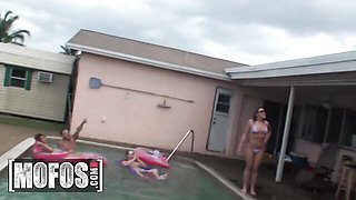 Madelyn Monroe and Veronica Rodriguez's cock sucking sex by Mofos