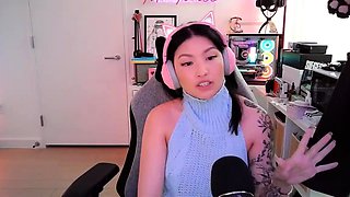 Brunette Couch Webcam Solo Fun Masturbating