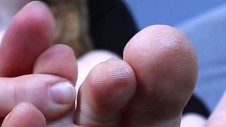 Ginger's Freezing Hurting Feet Nightmare