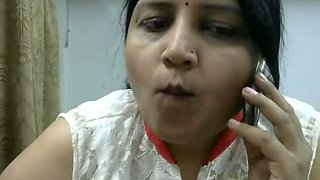 Fat bottomed Indian whore with saggy breasts puts on a good show