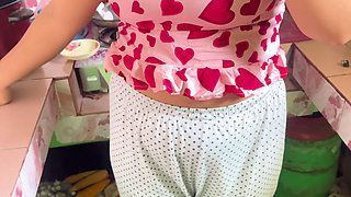 My Housemaid Is so Hot
