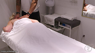 Client Switches Roles and Turns into the Masseuse!