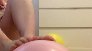 Feet & Balloons Crushing