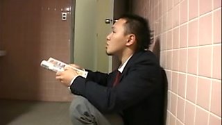japan schoolgirl earns some money by airliner1