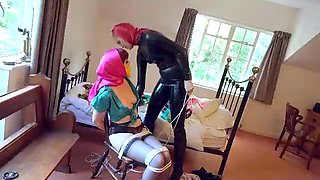 Ariel Anderssen Pervy Scarf Photographer Ties Zoe - Bondage
