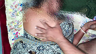 देसी गांव की बहू  जवान पतली कमर हॉट बड़े पुन कमर पतली  ससुर जी के नीचे पड़ बिस्तर बन रही बहु ससुर se मरवा ri h