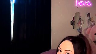 Love Chat Big Boobs Brunette Masturbating For Cam