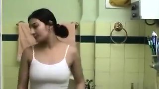 a video dekhoge toh bus lund hilaate raha jaoge