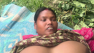 Desi devar bhabhi romance karte hue