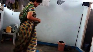 Aunty change saree