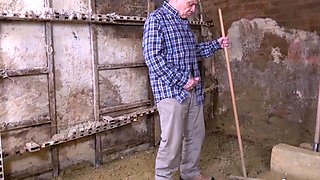 Gunther Likes Them BIG And Innocent At GrandParentsX