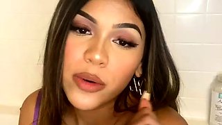 Ebony girl showers her big ass amp masturbating
