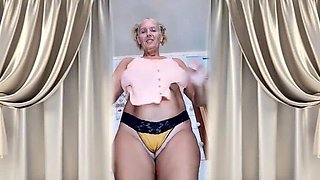 Mature hotwife Lukerya shows off her huge ass in the kitchen