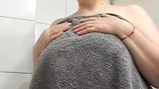 Mega cum stepmom fucked in the bathroom