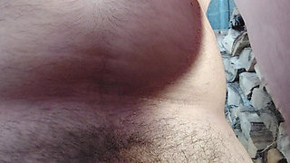 Fast handjob huge cumming !