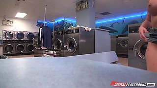 Leya Falcon Lick It Clean