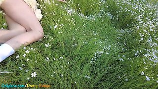 Pretty Girl Evelyn Walks And Flashing Pussy And Ass In The Public Park