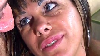 Une Maman demonter par son mec et son fils