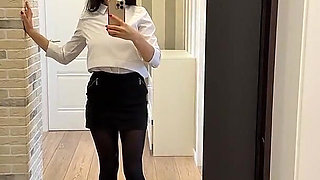 Giantess Crushing in Pantyhose and High Heels