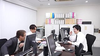 Japanese Office Boss Reiko Kobayakawa: Handjob, Creampie, & Squirting