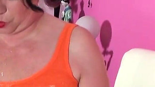 Stepauntie Trisha sploshing on the bed