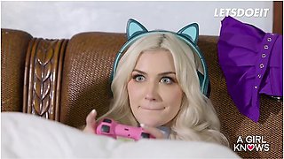 Gamer Girls Skye Blue, Angel Youngs & Mia Kay Lesbian Fuck After Gaming Session