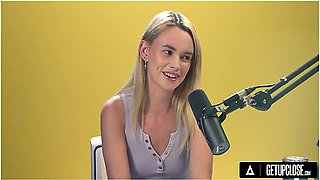 How Women Orgasm With Petite Blonde Khloe Kingsley! Solo Female Masturbation! Full Scene
