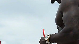 Ebony bubble butt quincy roee gets a south beach dick down after work