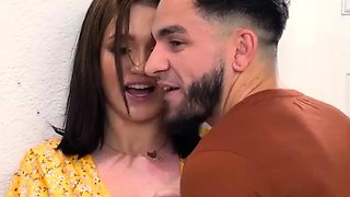 Family Strokes - Lucky Stud Freeuses His Stepsister In