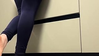 Amateur Foot Fetish Girlfriend Sucks and gives a Footjob