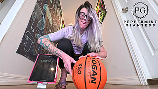 6'7 Tall Goddess One-handed Basketball Hold Challenge How Long Can These Huge Hands Dominate?