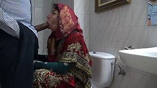 Perverted Turkish amateur mom sucks big black cock in Germany