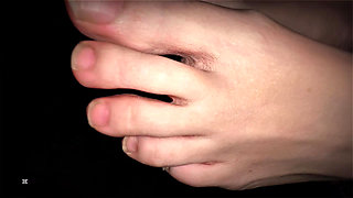 CUTIE TEASING ART: VIRGIN GIRL IS Listening TO MUSIC AND SHOWING HER FEET AND BUTTHOLE CLOSE UP