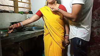 HOLI Par Sexy Bhabhi ko Color Lagakar Kitchen Stand Par Khood Choda