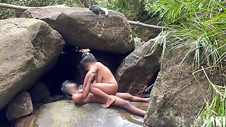 Big Natural Tits Milf Gets Risky Outdoor Quickie With Boyfriend At Waterfall