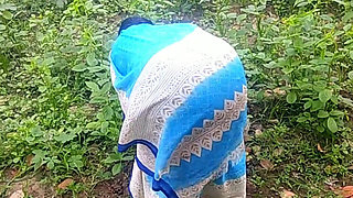 Village Aunty Shows Her Pussy to Ex-Boyfriend in Sugarcane Field