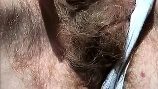 Die dreckige haarige Falte einer deutschen Frau