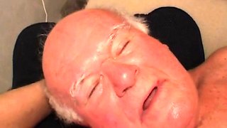 Girlfriend Natalie with big natural tits 's putz wants sex
