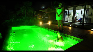 In a Public Jacuzzi, He Cum Inside Her Pussy