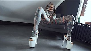 Gorgeous tattooed girl fucks her ass with a big dildo