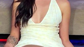 Amateur webcam babe showing her sexual goods
