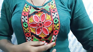 Delhi college girl priya ne boobs dikhaya