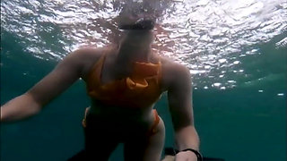 Snorkel Slut: Tight Bikini, Dive Mask & Underwater Fin Tease