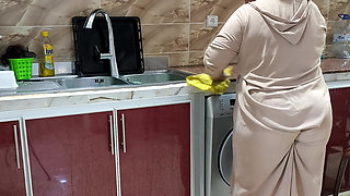 Egyptian Sharmota Get Her Pussy Wet in Kitchen Arabic Big Woman