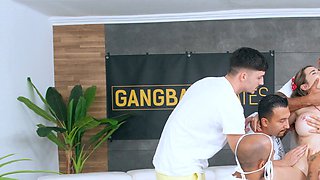 Safira Yakkuza Takes Seven-Man Airtight Gangbang