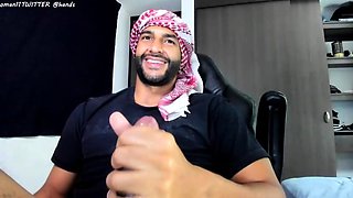Big bodybuilder wanks his big cock