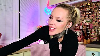 amateur raintree03 flashing ass on live webcam