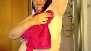 Armpit secrets after the bath... are you curious?